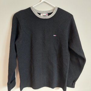Tommy Hilfiger Women’s 100% Lambs wool Sweater - Medium